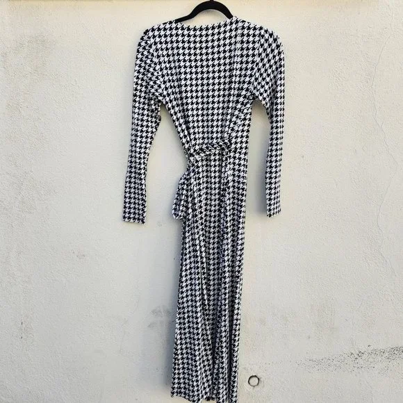 GOOD AMERICAN Houndstooth Daynight Long Sleeve Midi Wrap Dress